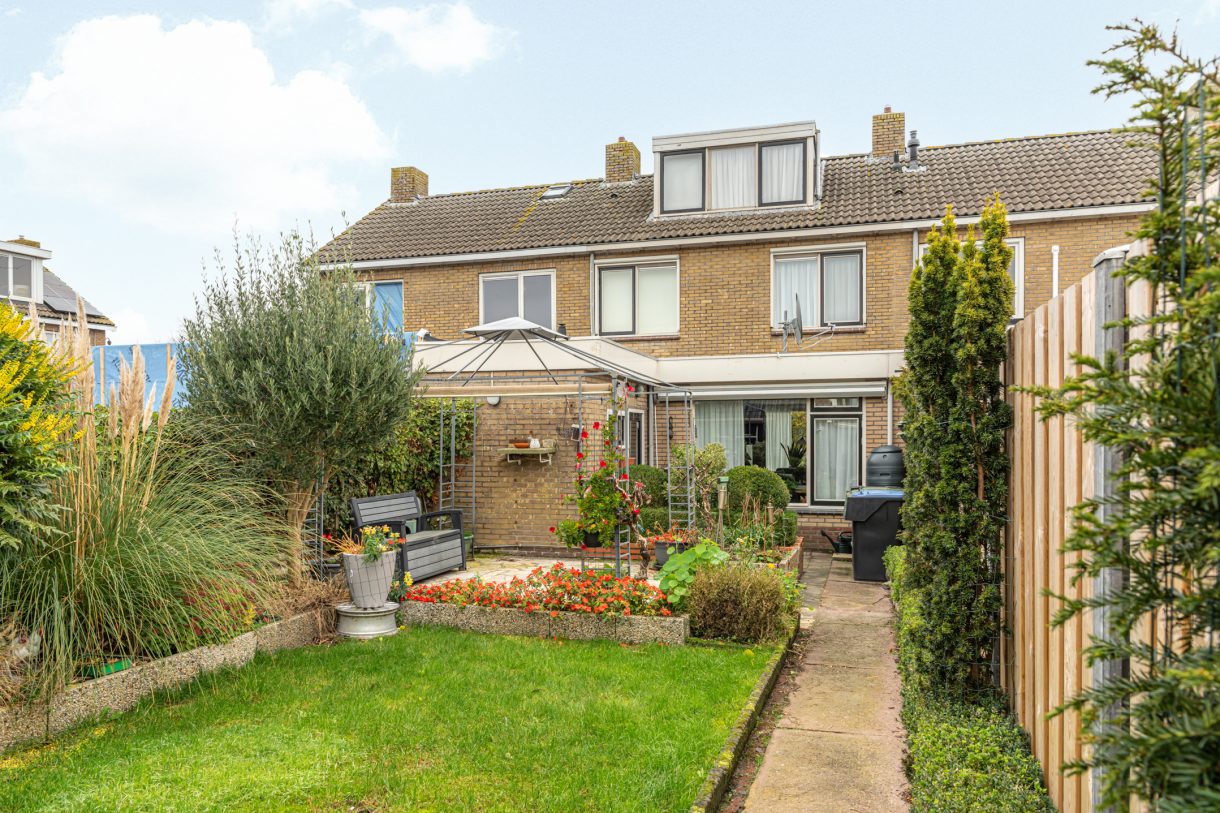 Te koop: Foto Woonhuis aan de Ljurkstrjitte 4 in Stiens