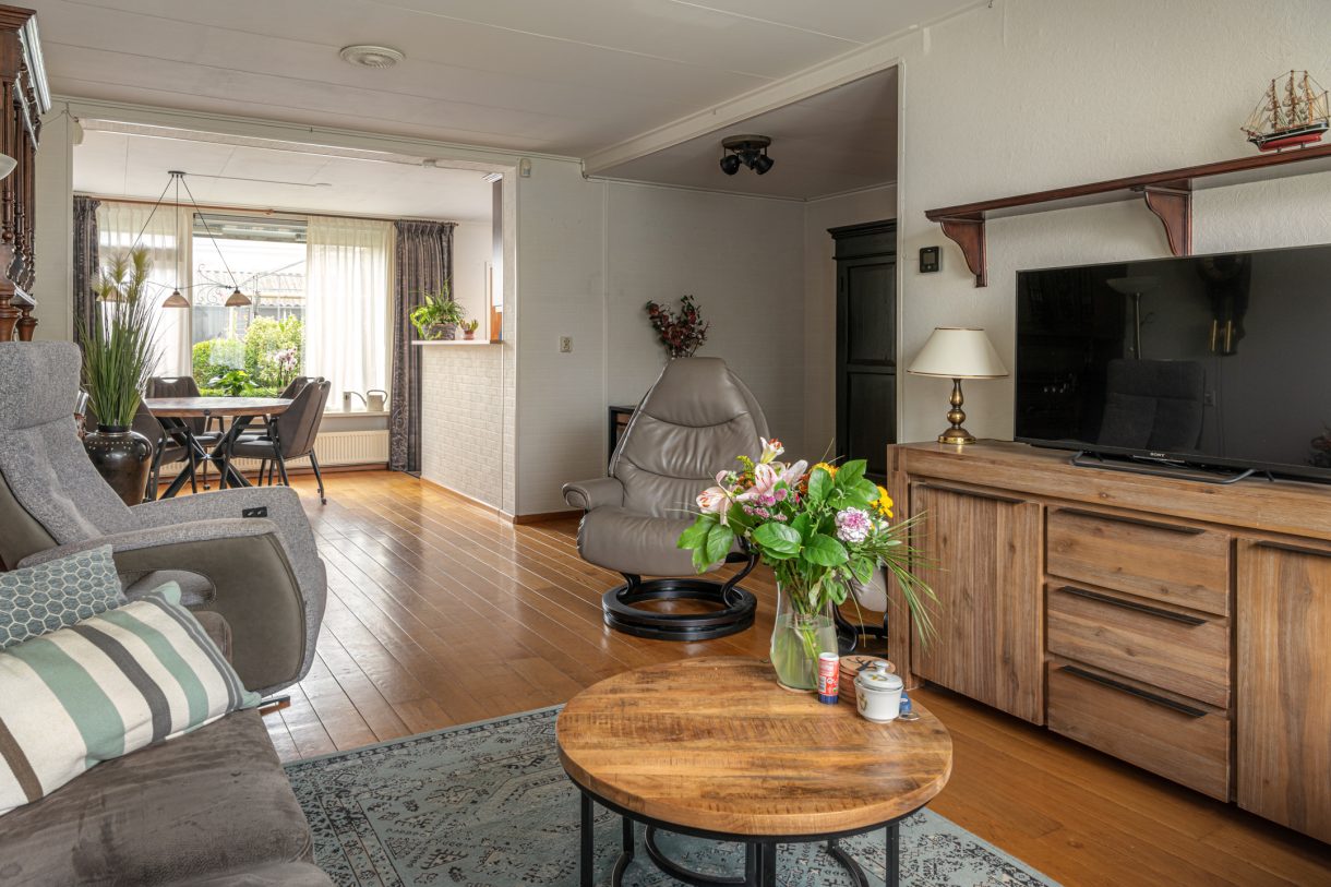 Te koop: Foto Woonhuis aan de Ljurkstrjitte 4 in Stiens