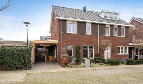 Hoofdfoto van Uden Mottoen 74