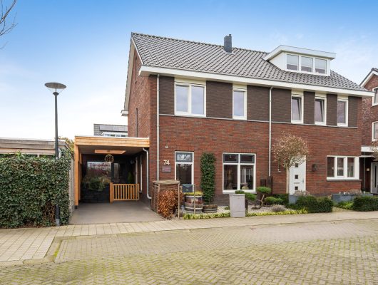 Hoofdfoto van Uden Mottoen 74