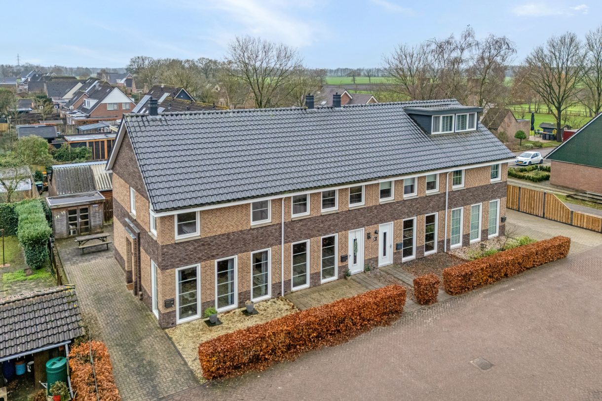 Te koop: Foto Woonhuis aan de De Waag 11 in Veeningen