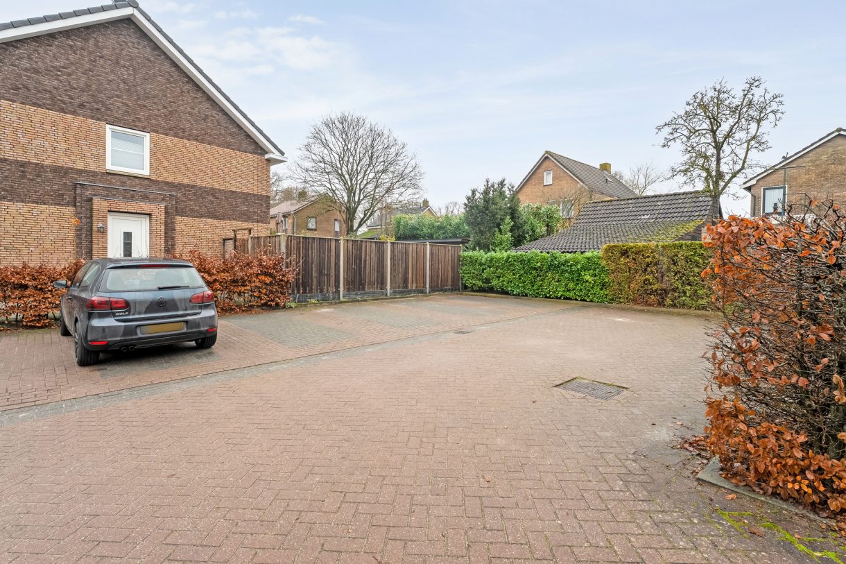 Te koop: Foto Woonhuis aan de De Waag 11 in Veeningen