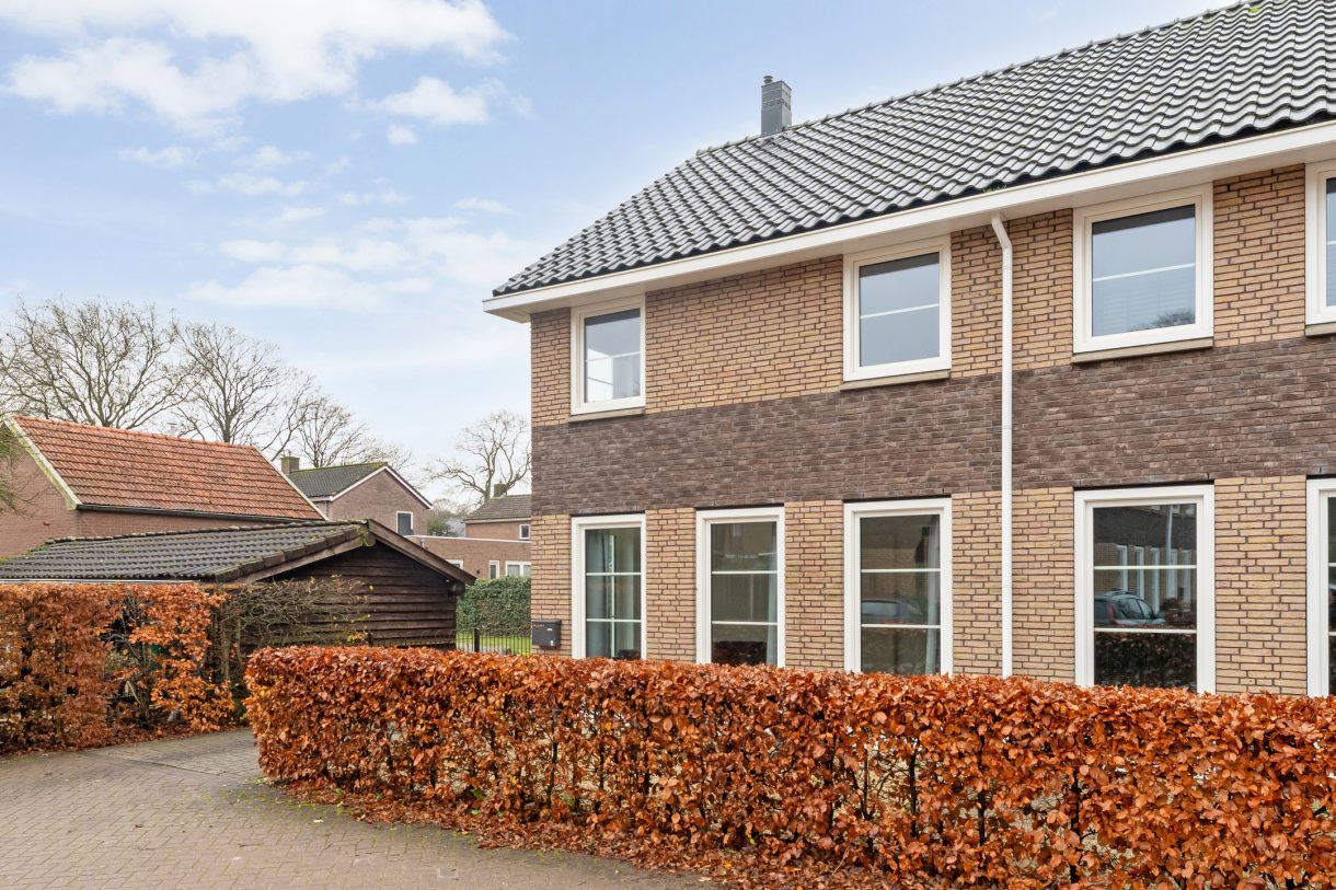 Te koop: Foto Woonhuis aan de De Waag 11 in Veeningen