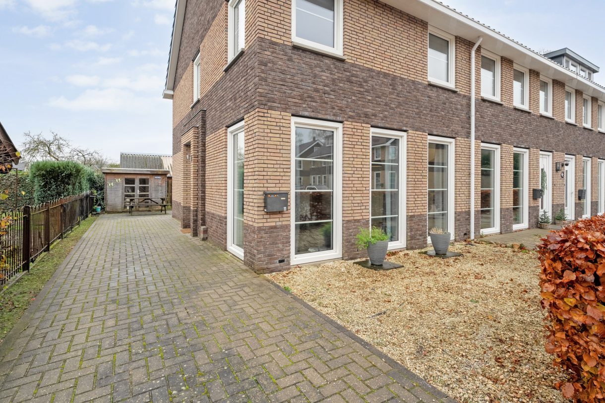 Te koop: Foto Woonhuis aan de De Waag 11 in Veeningen