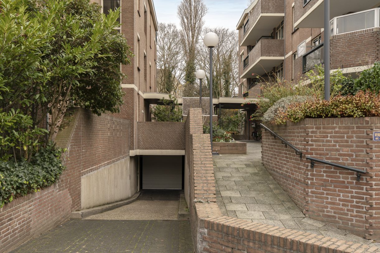 Te koop: Foto Appartement aan de Johan van Oldenbarneveltlaan 33 in 's-Gravenhage