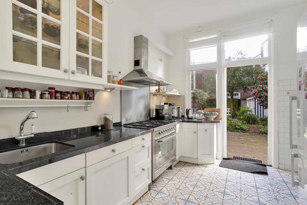 Te huur: Foto Woonhuis aan de Van Boetzelaerlaan 37 in 's-Gravenhage