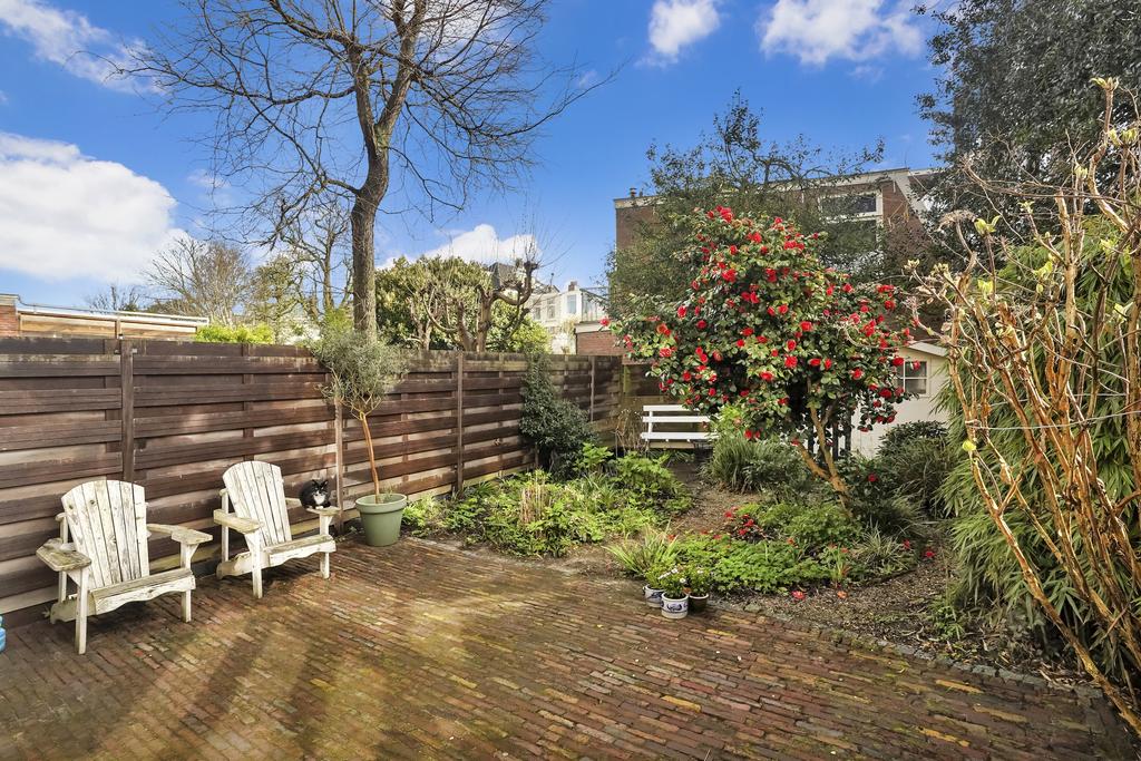 Te huur: Foto Woonhuis aan de Van Boetzelaerlaan 37 in 's-Gravenhage