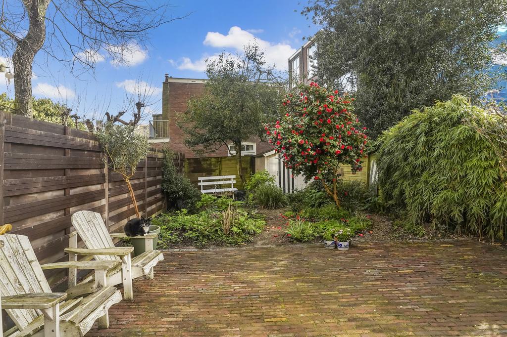 Te huur: Foto Woonhuis aan de Van Boetzelaerlaan 37 in 's-Gravenhage