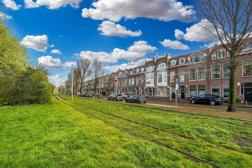 Te huur: Foto Woonhuis aan de Van Boetzelaerlaan 37 in 's-Gravenhage