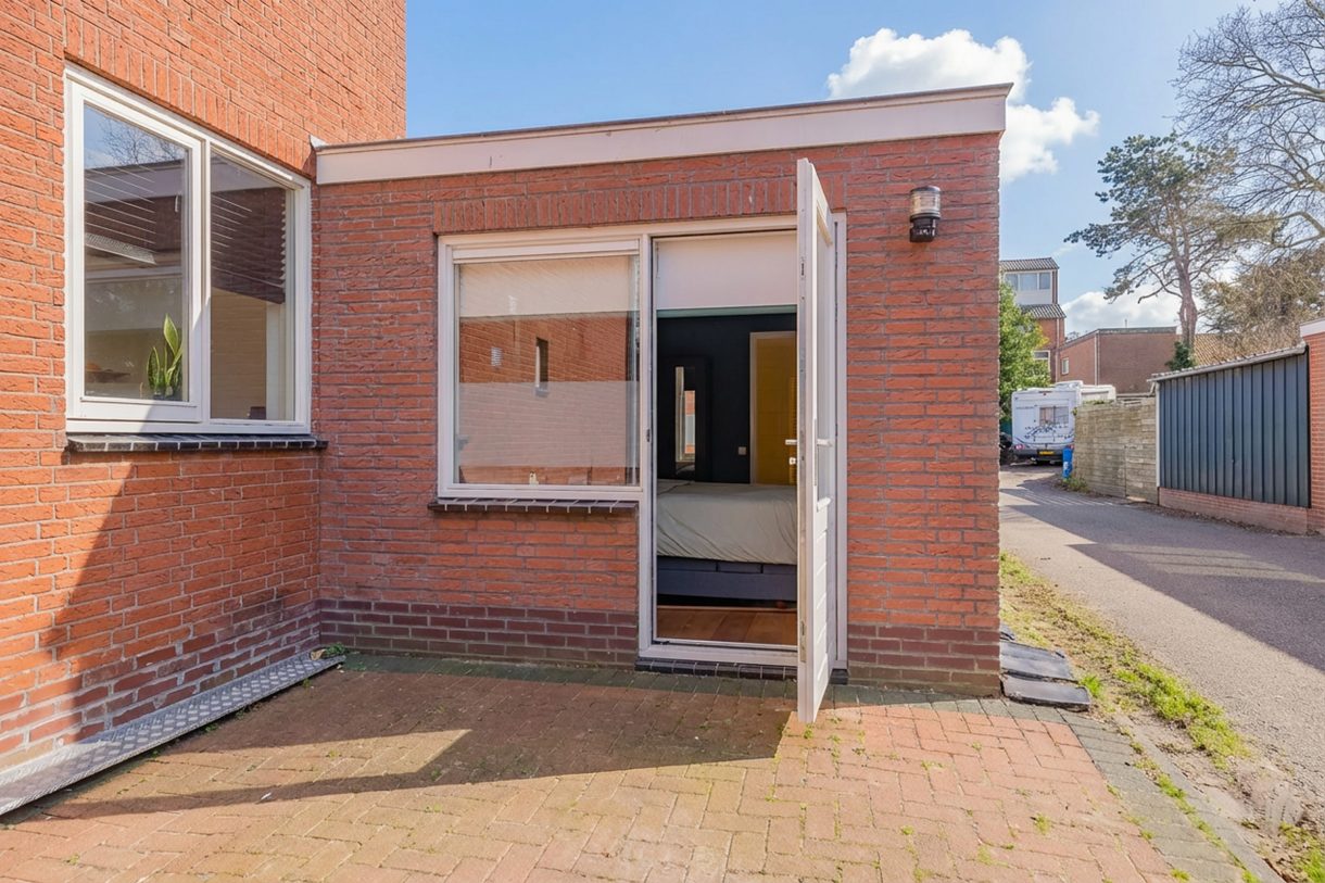 Te koop: Foto Woonhuis aan de Leidsemeerstraat 25 in Buitenkaag