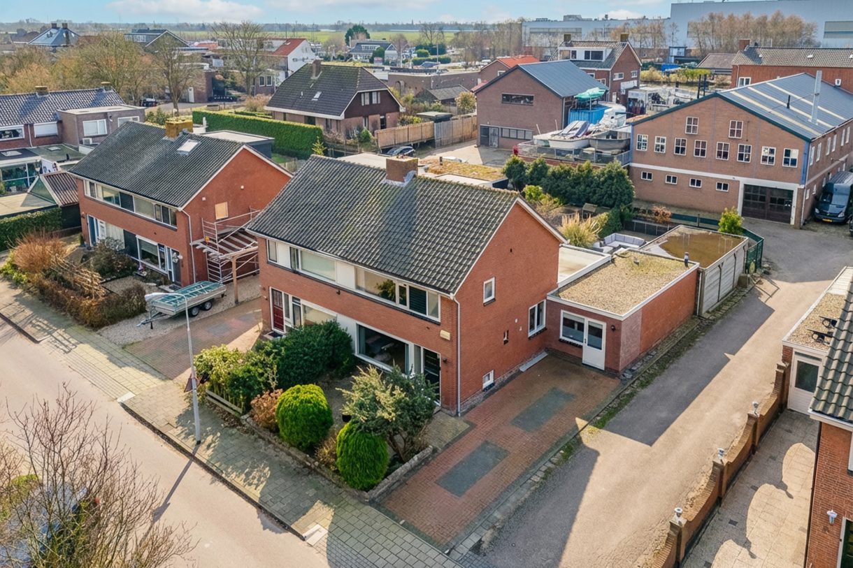 Te koop: Foto Woonhuis aan de Leidsemeerstraat 25 in Buitenkaag