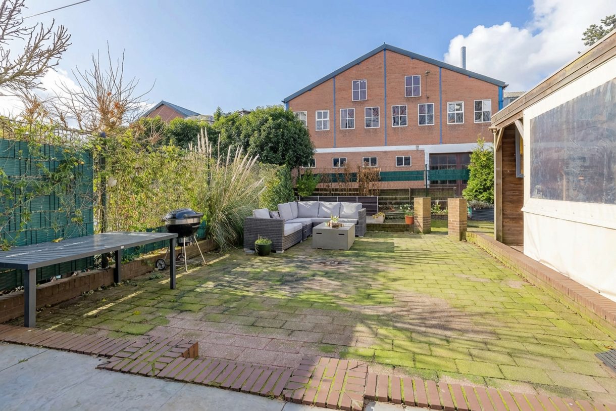 Te koop: Foto Woonhuis aan de Leidsemeerstraat 25 in Buitenkaag