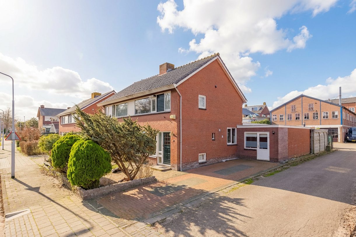 Te koop: Foto Woonhuis aan de Leidsemeerstraat 25 in Buitenkaag