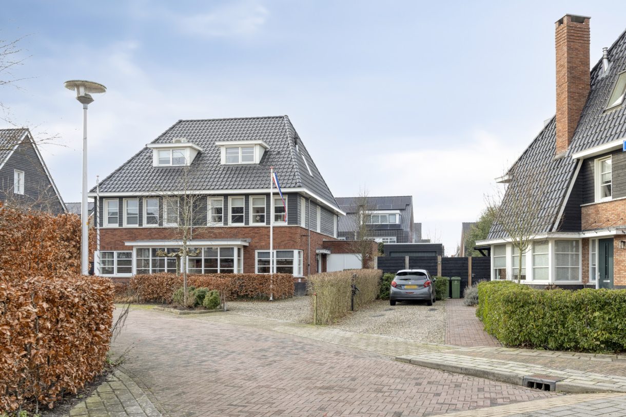 Te koop: Foto Woonhuis aan de Kartuizerslaan 2 in Alphen aan den Rijn