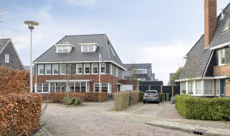 Te koop: Foto Woonhuis aan de Kartuizerslaan 2 in Alphen aan den Rijn