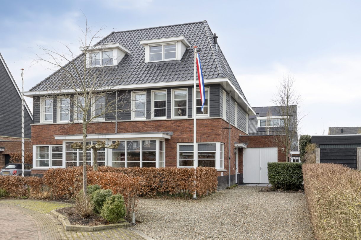 Te koop: Foto Woonhuis aan de Kartuizerslaan 2 in Alphen aan den Rijn