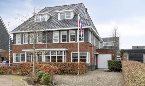 Hoofdfoto van Alphen aan den Rijn Kartuizerslaan 2