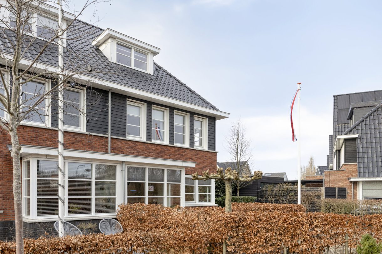 Te koop: Foto Woonhuis aan de Kartuizerslaan 2 in Alphen aan den Rijn