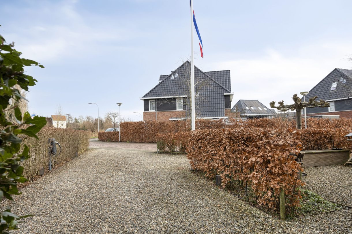 Te koop: Foto Woonhuis aan de Kartuizerslaan 2 in Alphen aan den Rijn