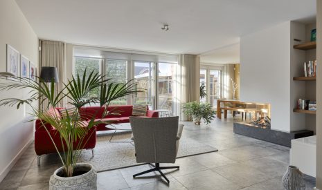 Te koop: Foto Woonhuis aan de Kartuizerslaan 2 in Alphen aan den Rijn