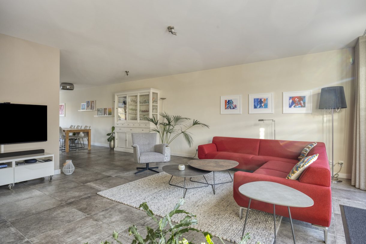 Te koop: Foto Woonhuis aan de Kartuizerslaan 2 in Alphen aan den Rijn