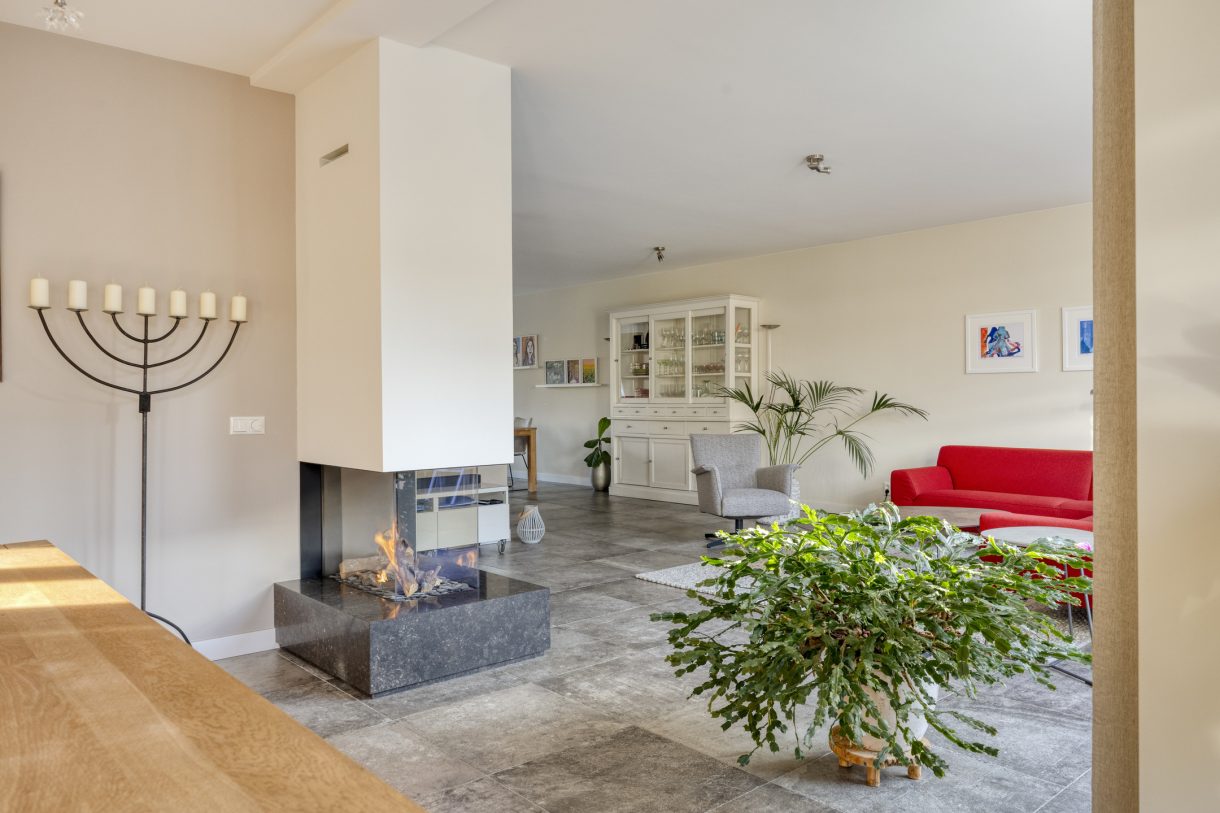 Te koop: Foto Woonhuis aan de Kartuizerslaan 2 in Alphen aan den Rijn