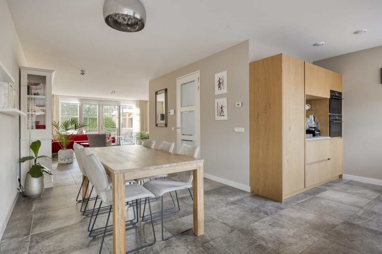 Te koop: Foto Woonhuis aan de Kartuizerslaan 2 in Alphen aan den Rijn