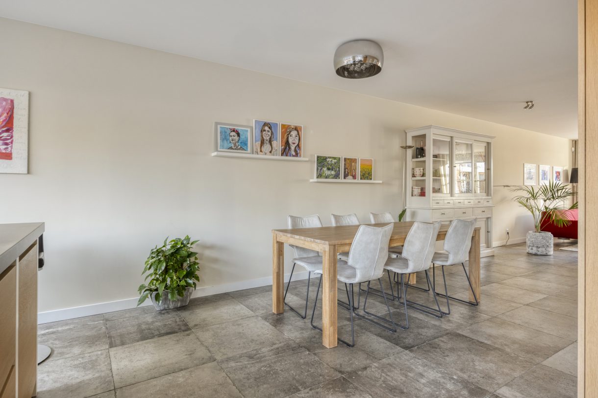 Te koop: Foto Woonhuis aan de Kartuizerslaan 2 in Alphen aan den Rijn