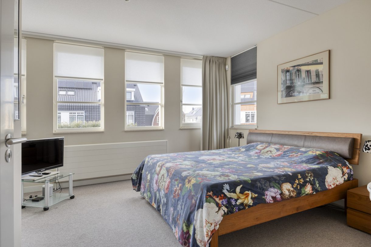 Te koop: Foto Woonhuis aan de Kartuizerslaan 2 in Alphen aan den Rijn