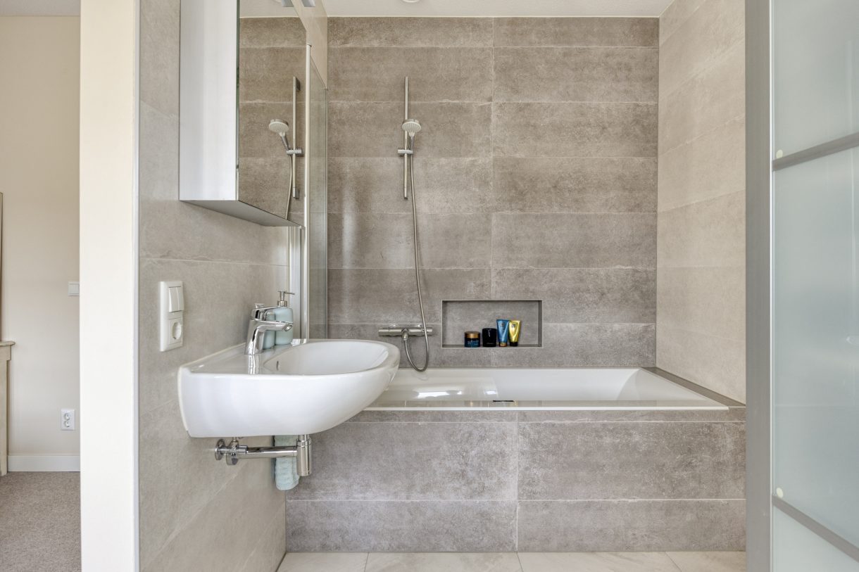 Te koop: Foto Woonhuis aan de Kartuizerslaan 2 in Alphen aan den Rijn