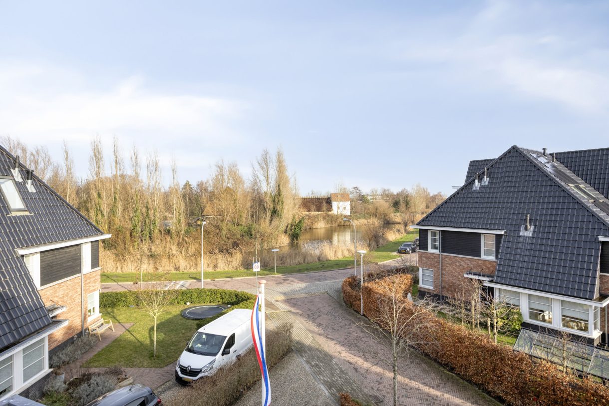 Te koop: Foto Woonhuis aan de Kartuizerslaan 2 in Alphen aan den Rijn