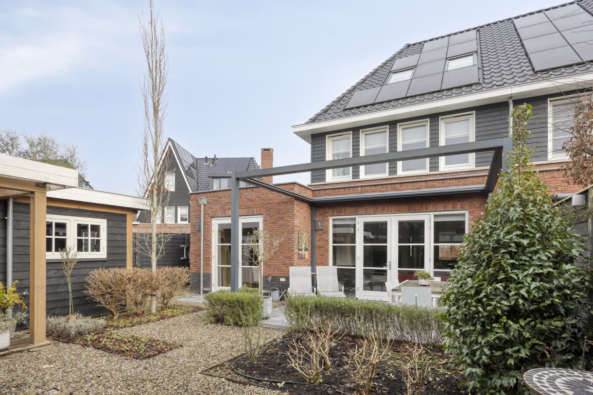 Te koop: Foto Woonhuis aan de Kartuizerslaan 2 in Alphen aan den Rijn