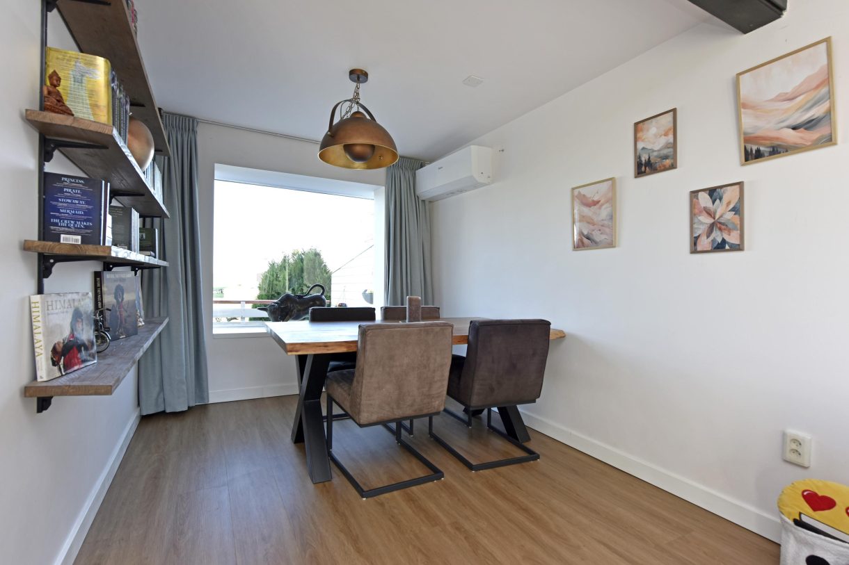 Te koop: Foto Woonhuis aan de Boddens Hosangweg 23 in Woubrugge