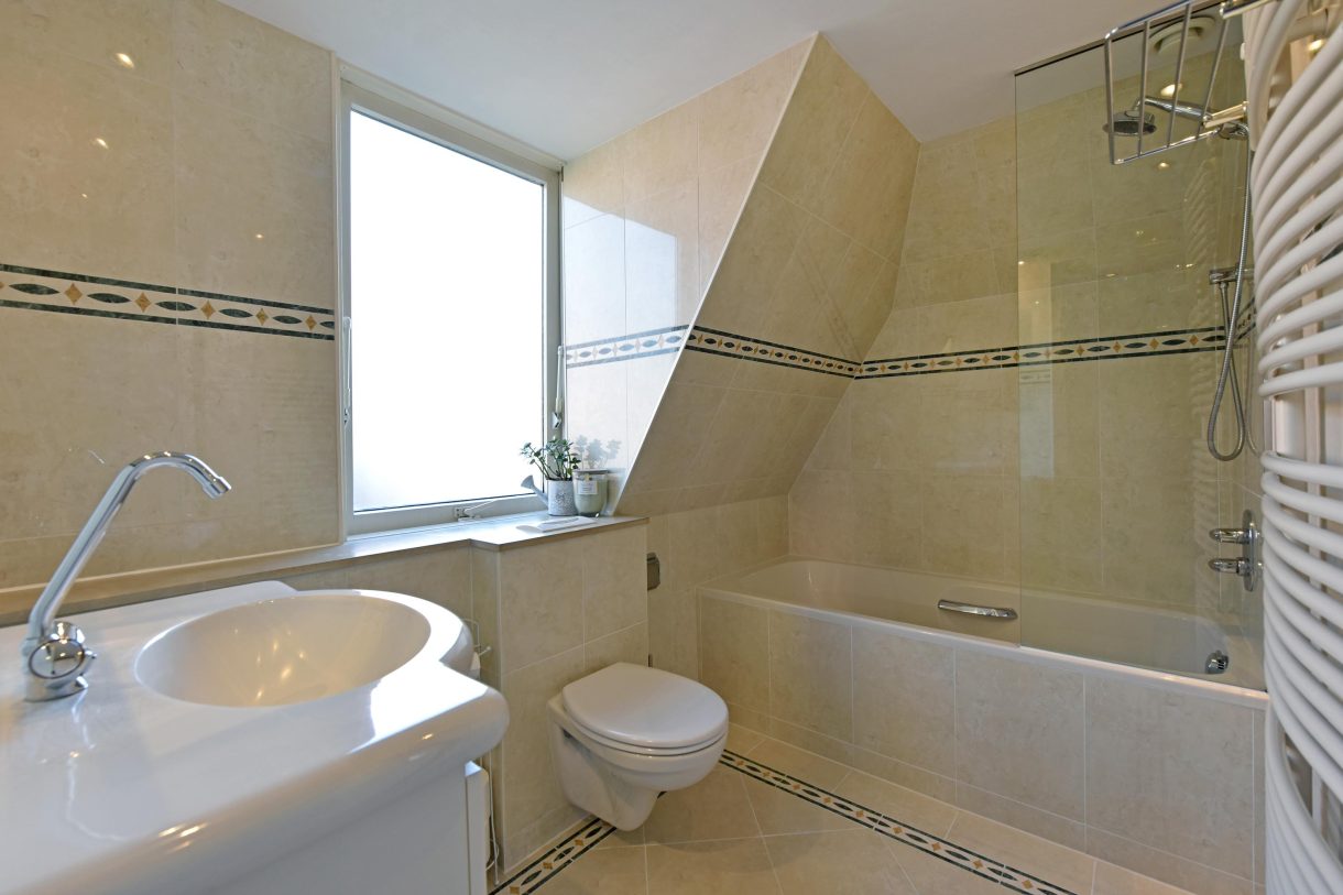 Te koop: Foto Woonhuis aan de Boddens Hosangweg 23 in Woubrugge