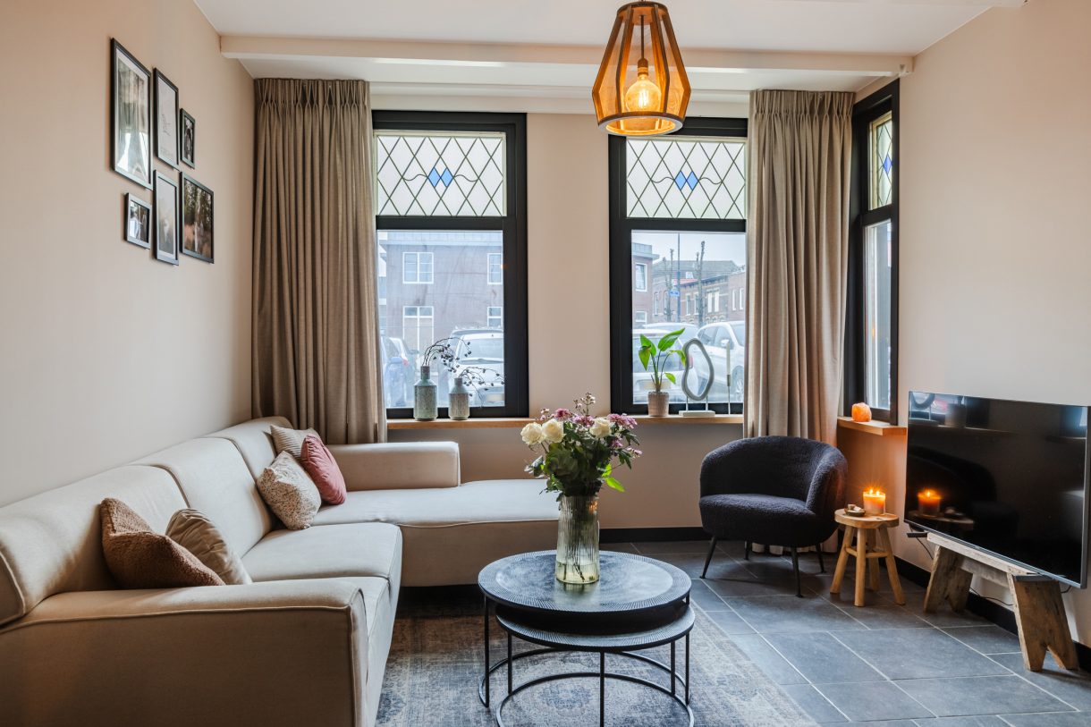 Te koop: Foto Woonhuis aan de Emmakade 1 in Bodegraven