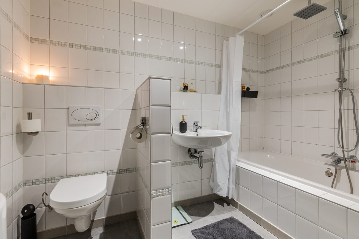 Te koop: Foto Woonhuis aan de Emmakade 1 in Bodegraven